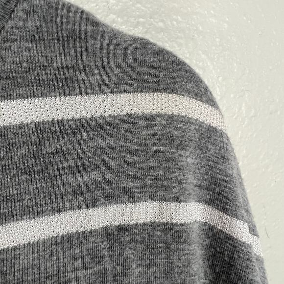 Chico's Zenergy Gray White Stripe Hi Low Short Sleeve Tunic Top Size 2(US 12/14) - Picture 5 of 7